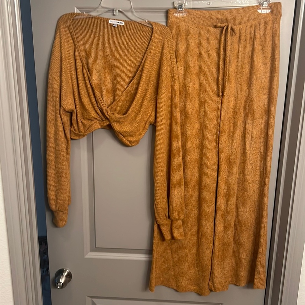 Woman 2-piece outfit